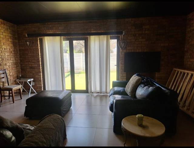 2 BEDROOM HOUSE FOR SALE IN ADAMAYVIEW